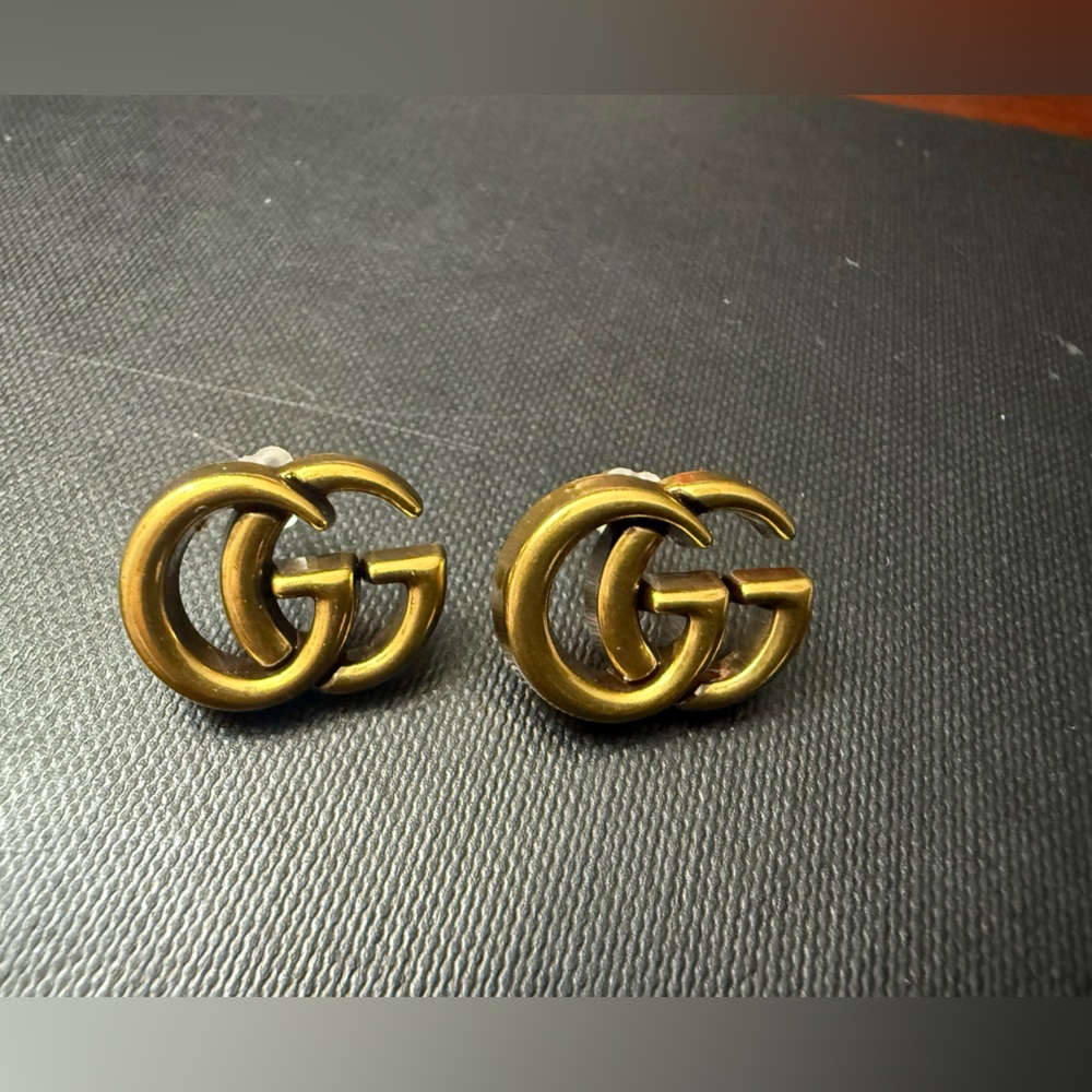 Brand new Gucci Gold Interlocking studs Earrings